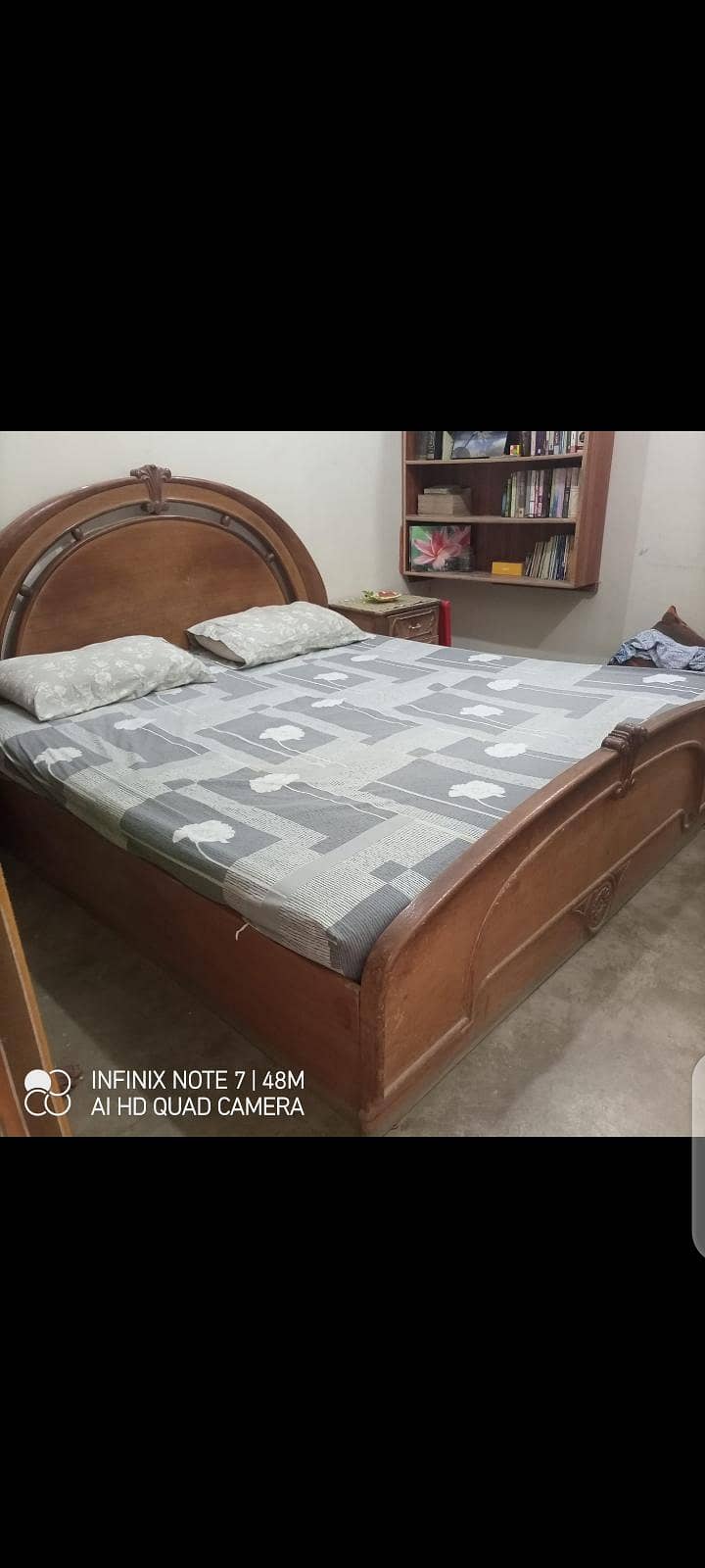 BED SET AND DRESSING TABLE 3