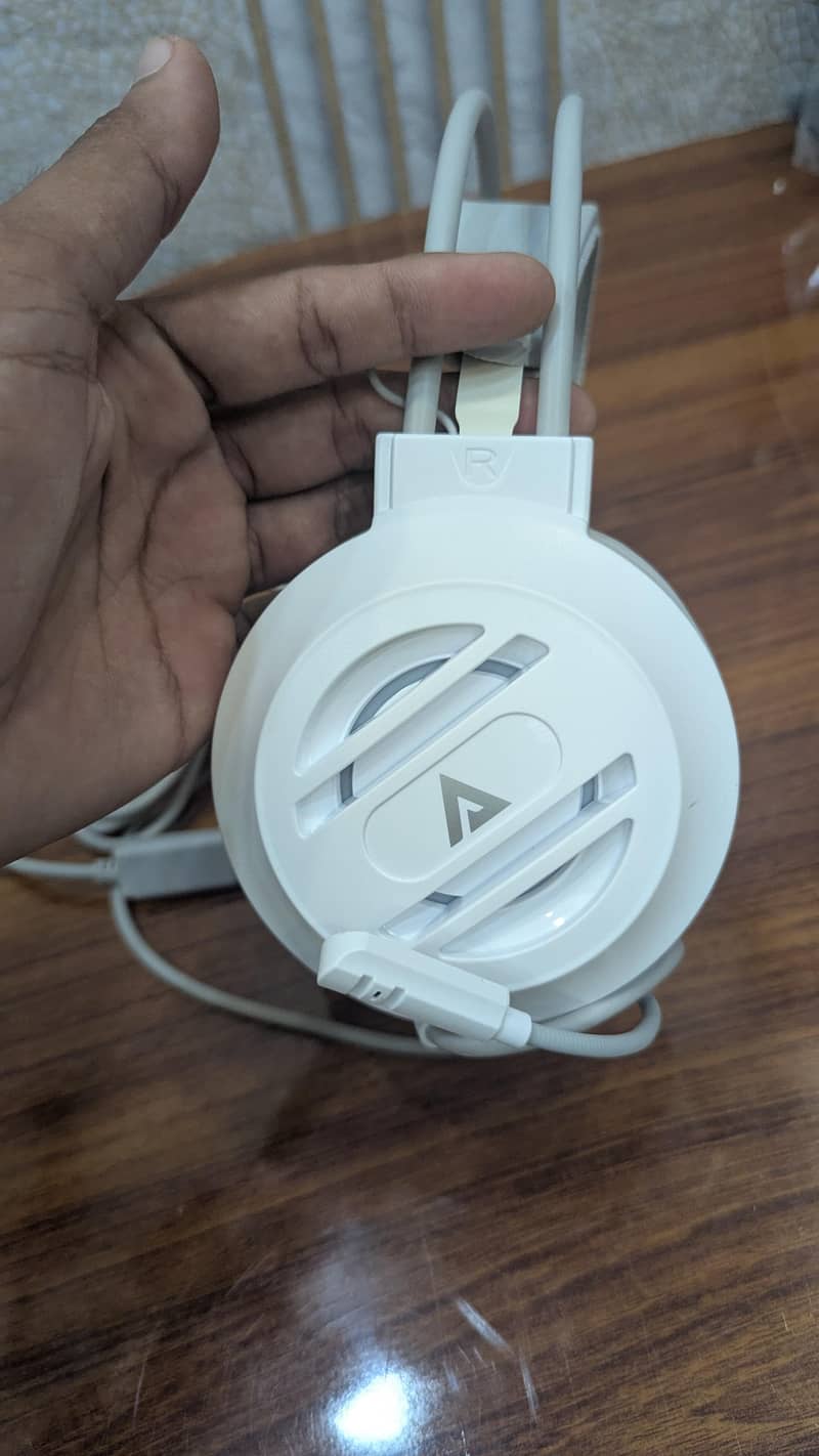Headsets 6