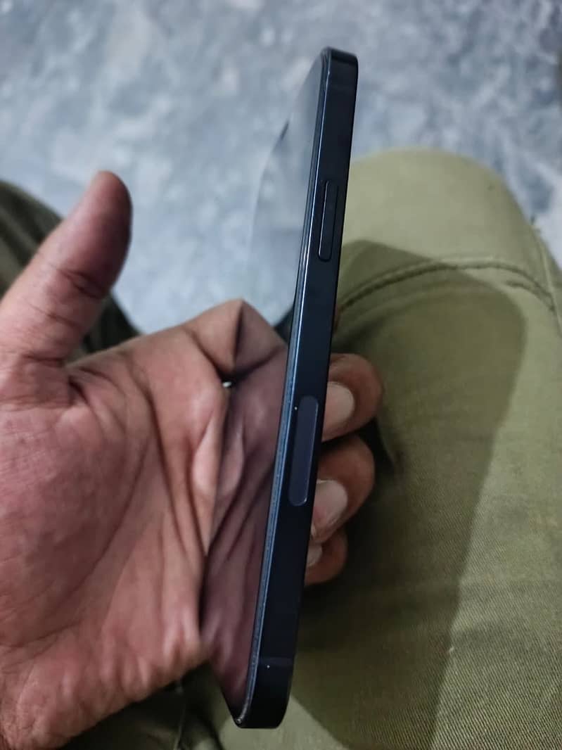 Apple iPhone 12 1