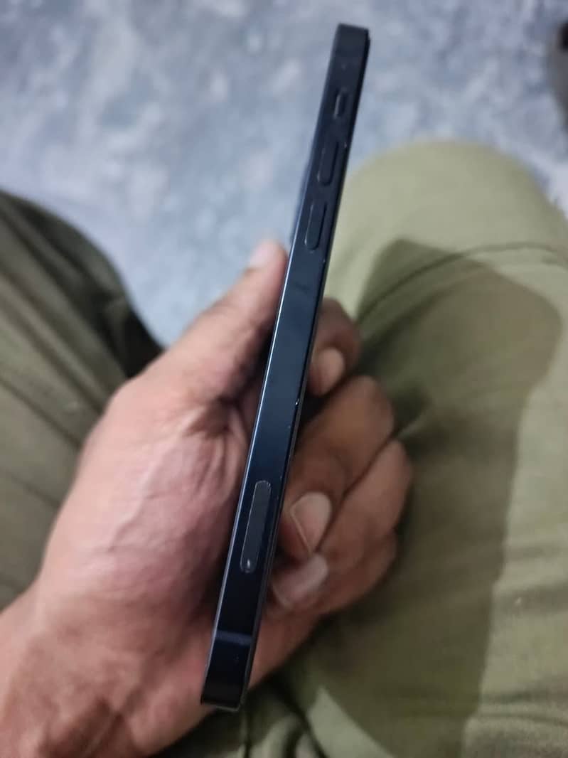 Apple iPhone 12 2
