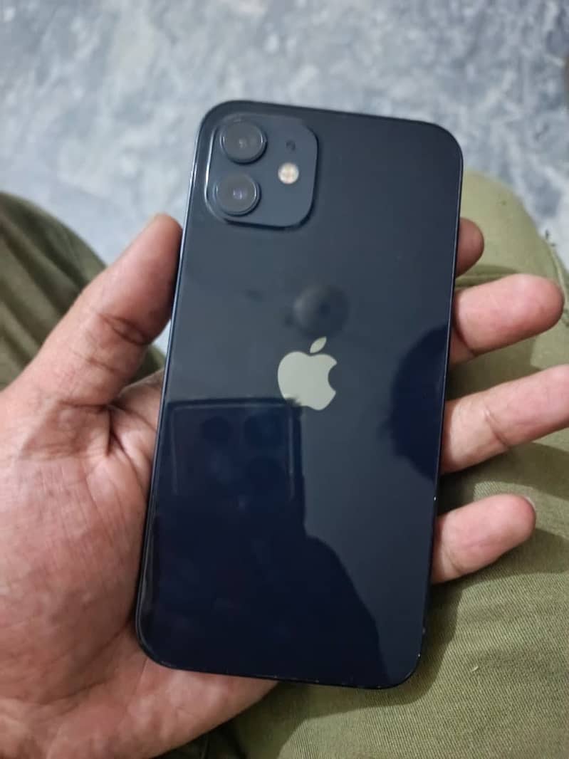 Apple iPhone 12 4