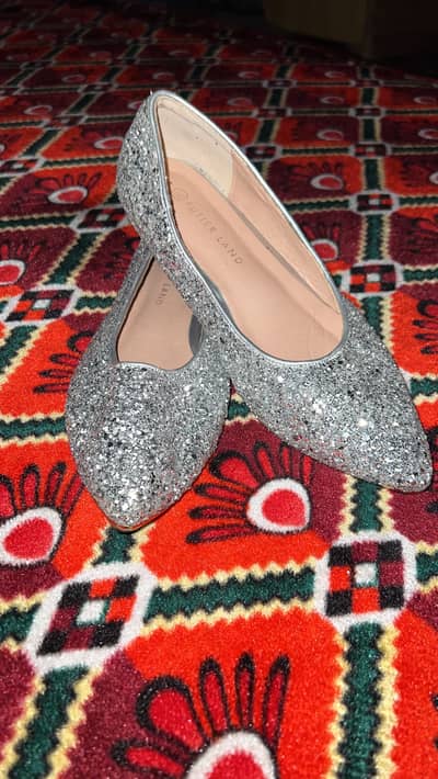 Ladies thirft shose