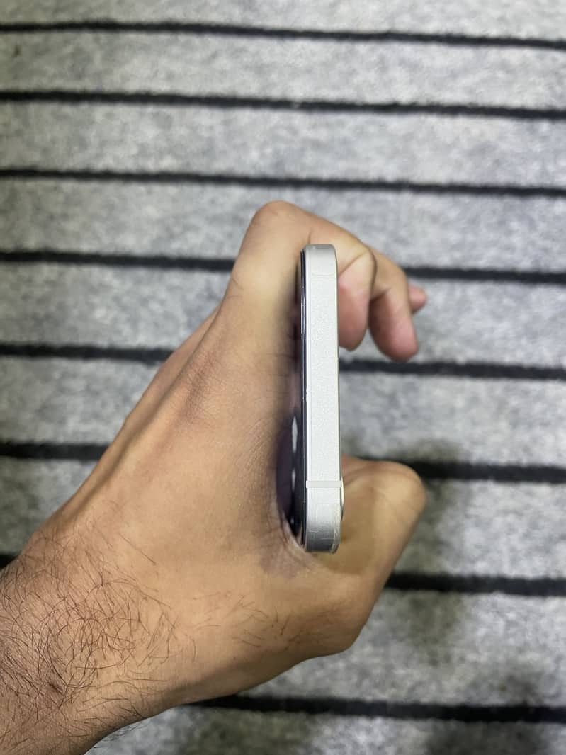 Apple iPhone 12 1