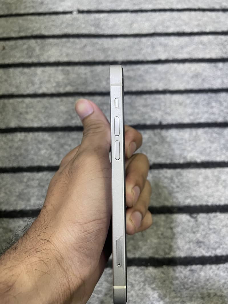 Apple iPhone 12 3