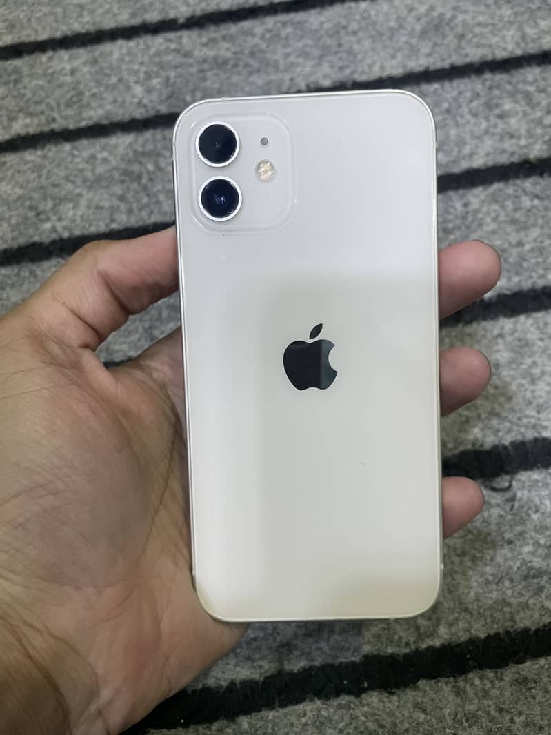 Apple iPhone 12 4
