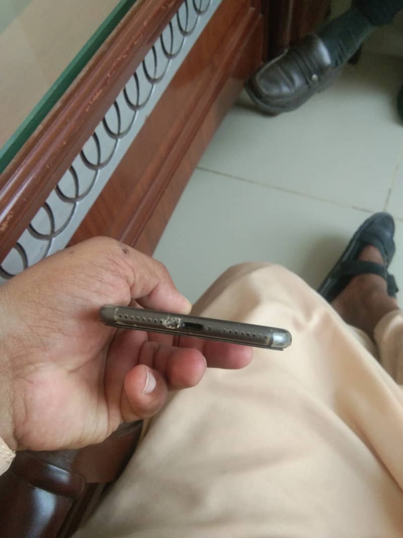 Apple iPhone 8 Plus 1