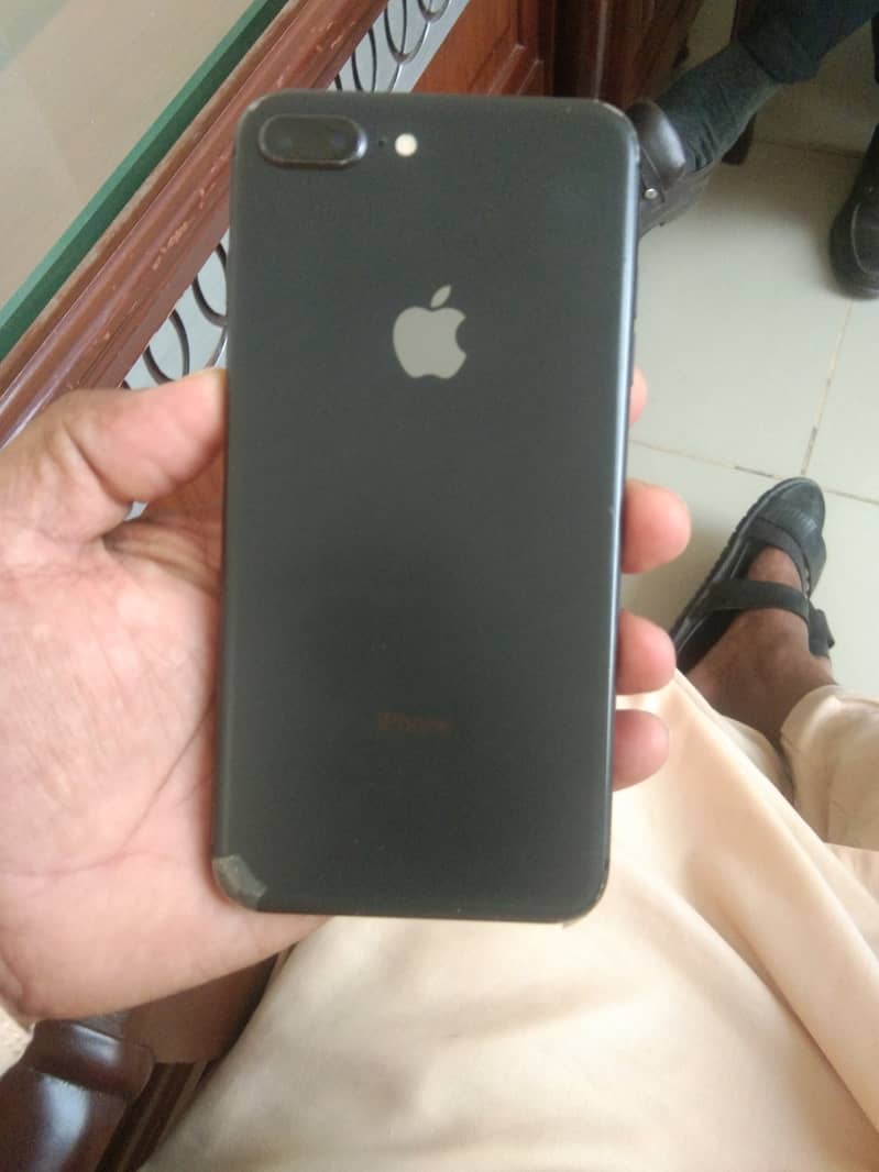 Apple iPhone 8 Plus 3