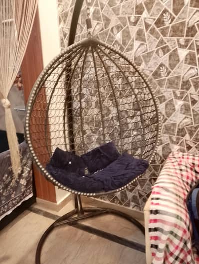 Swing Jhoola with Cushions In Excellent Condition For Sale.