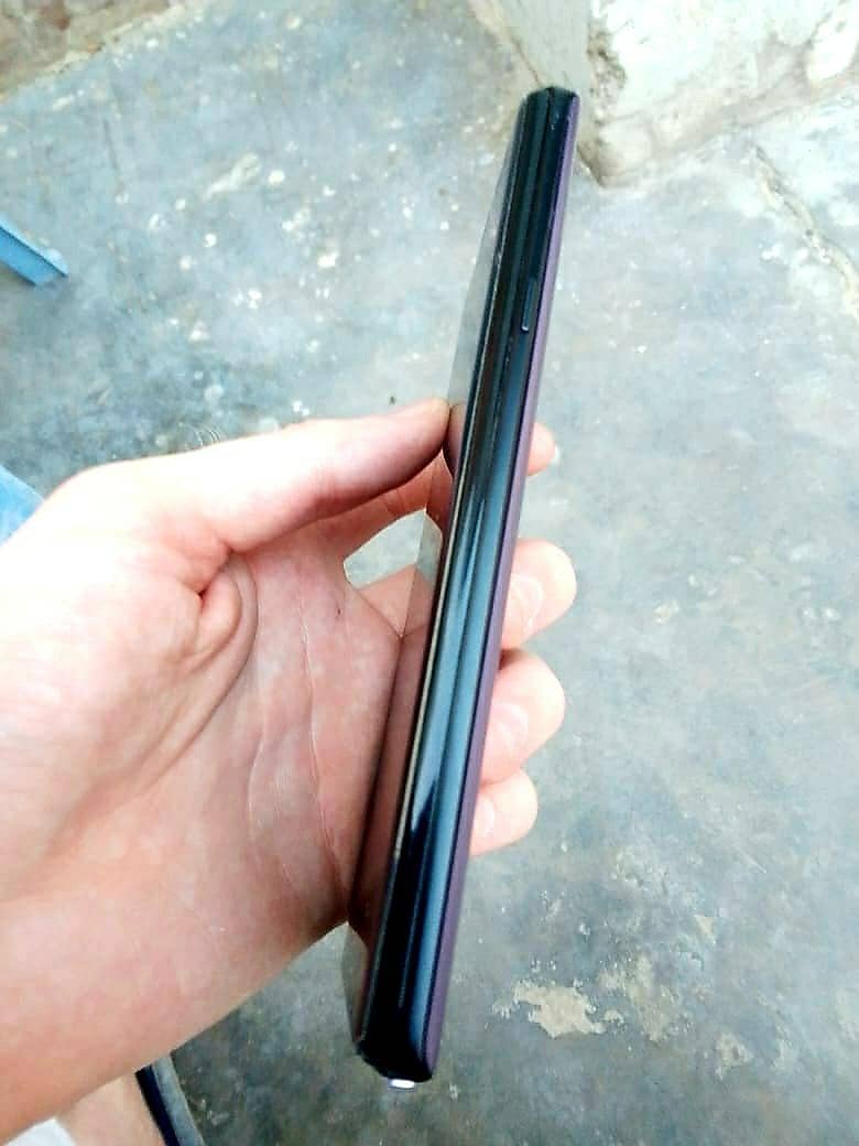 Samsung  galaxy note 9 11