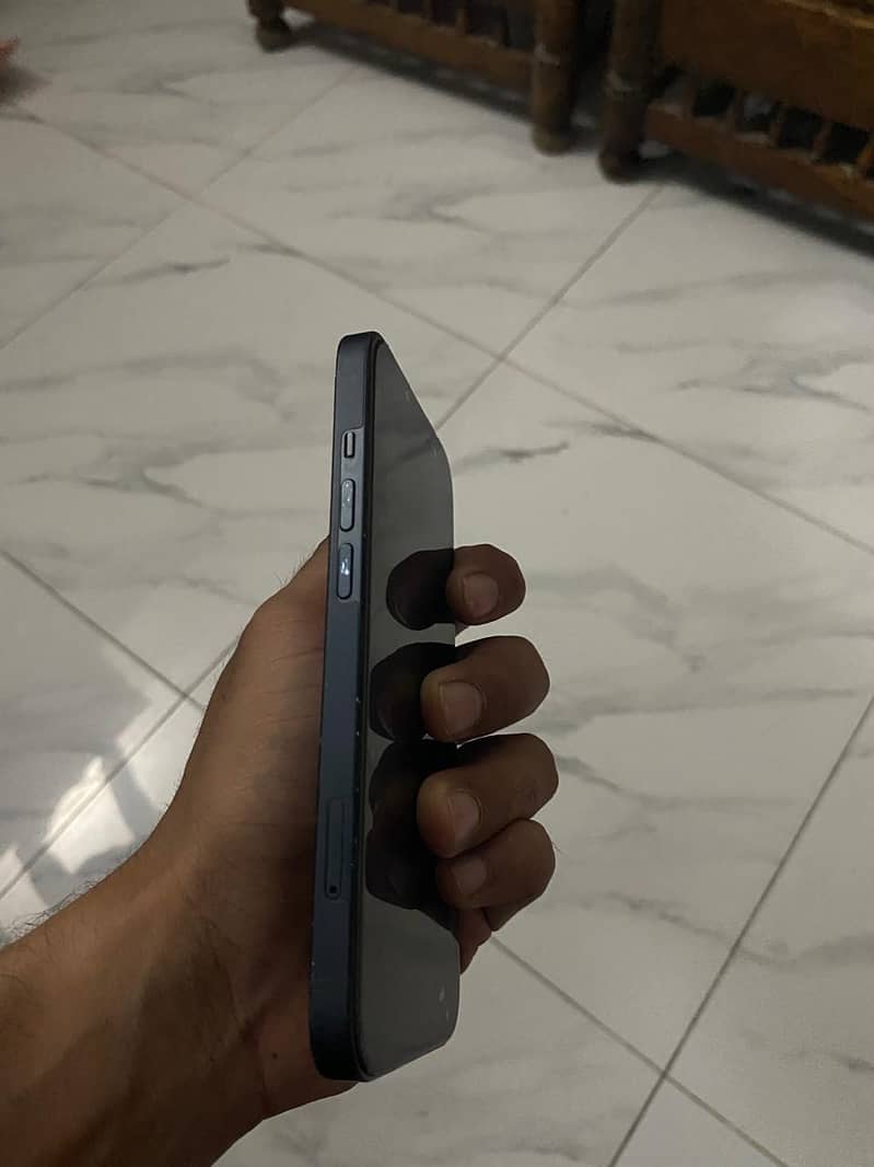 Apple iPhone 13 2