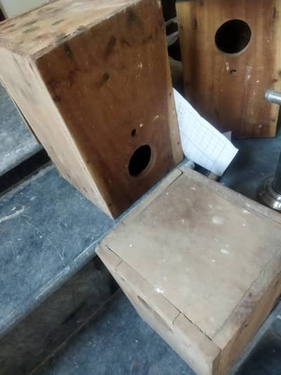 wooden breeding box for lovebirds