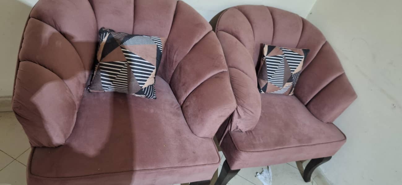 2 sofa 1 table 4