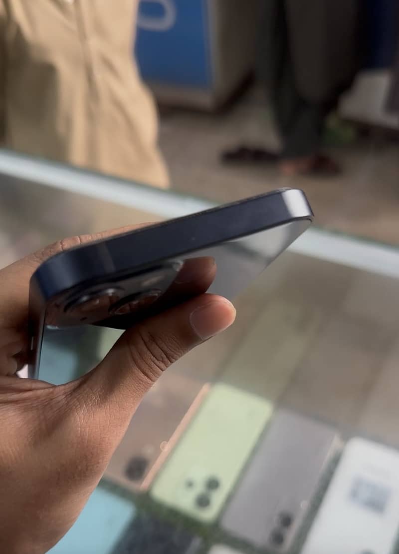iPhone 13 3