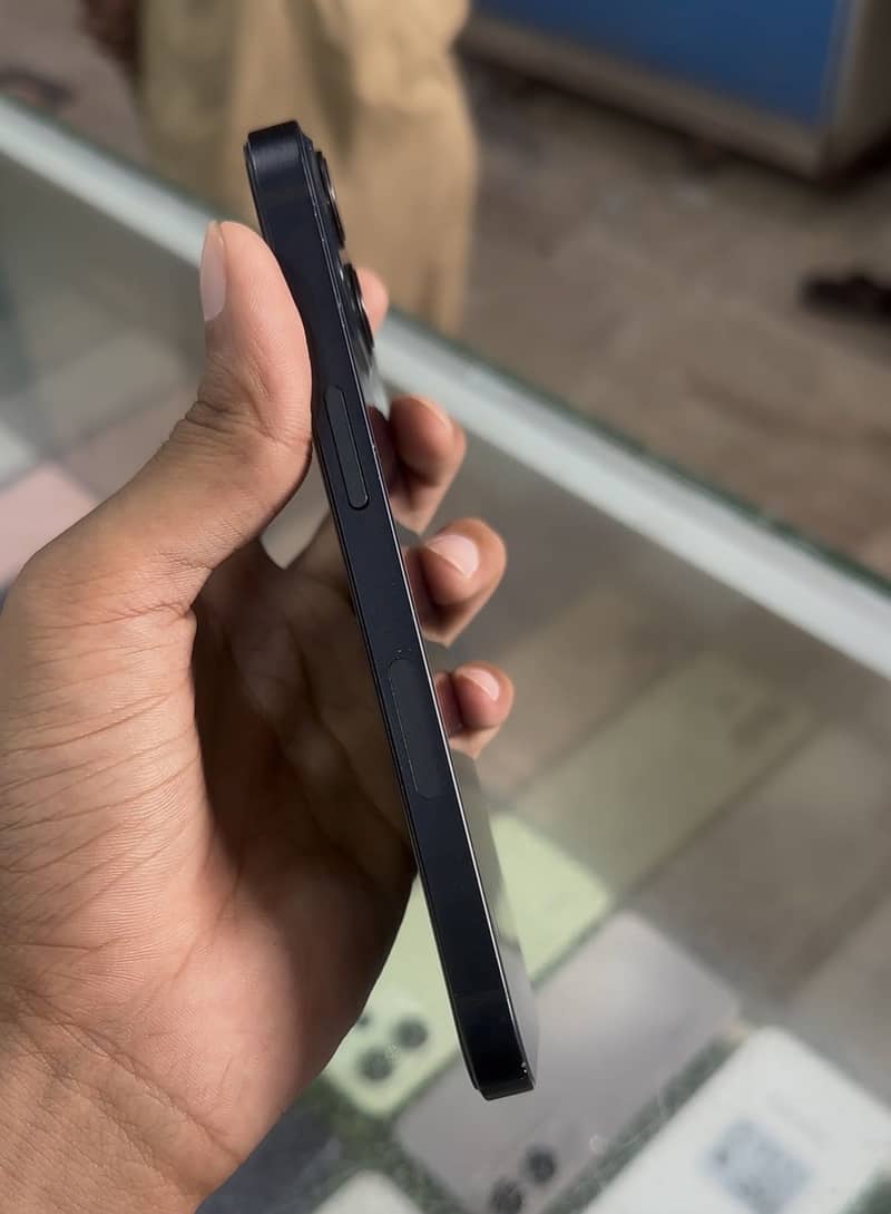 iPhone 13 6