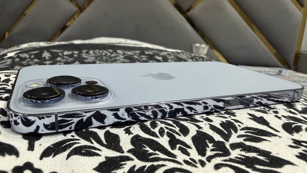 Apple iPhone 13 Pro Max 4