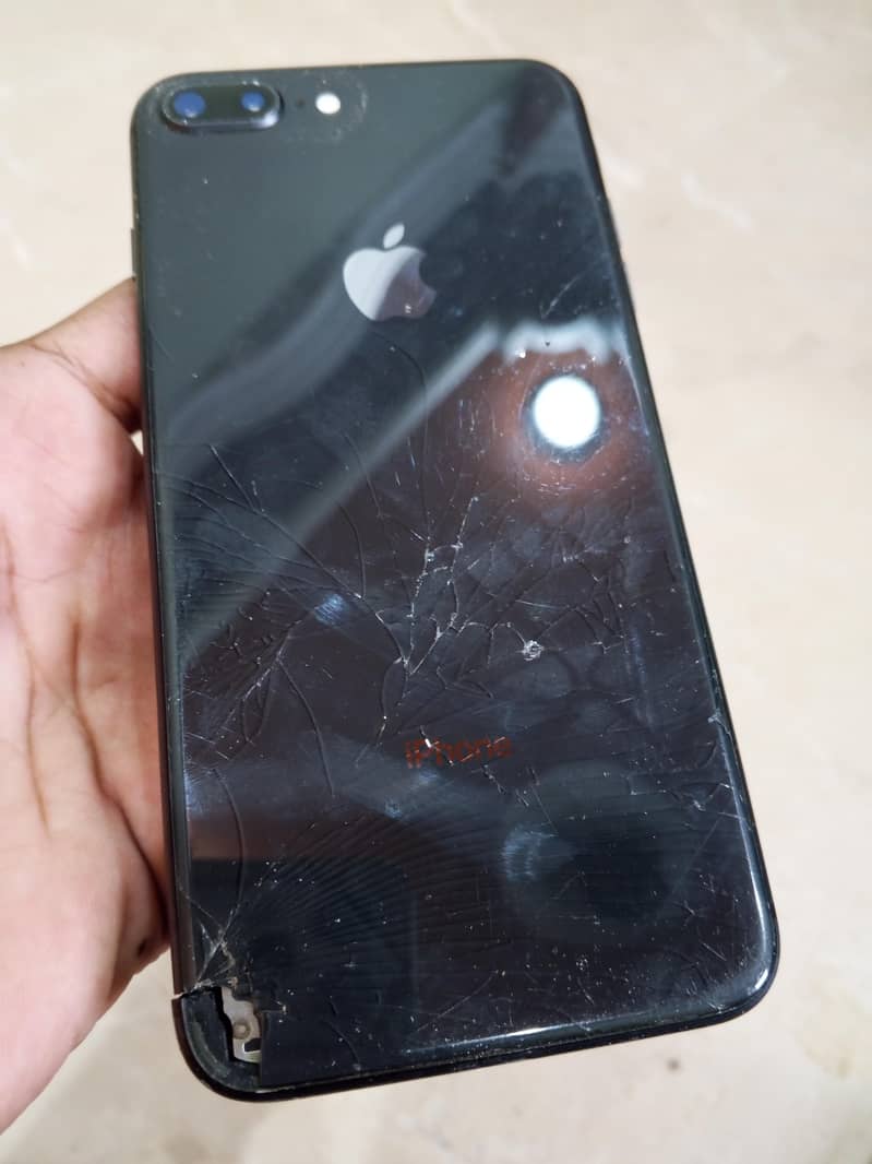 Apple iPhone 8 Plus 3