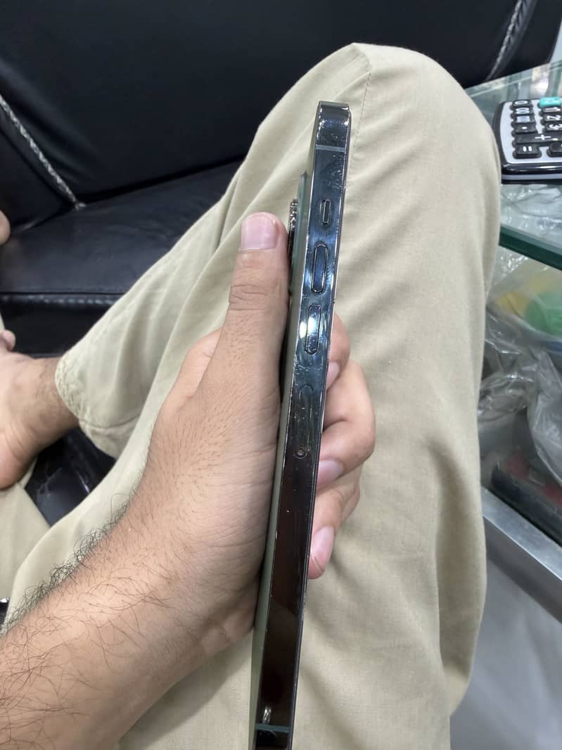 Apple iPhone 13 Pro Max 0