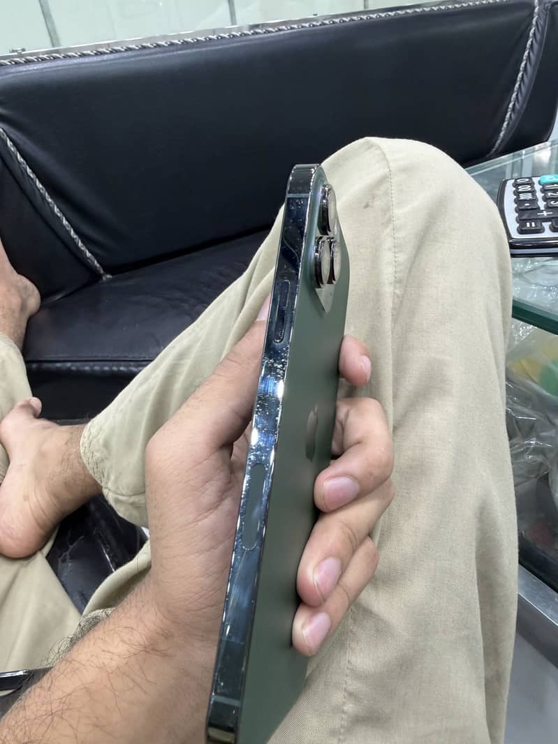 Apple iPhone 13 Pro Max 1