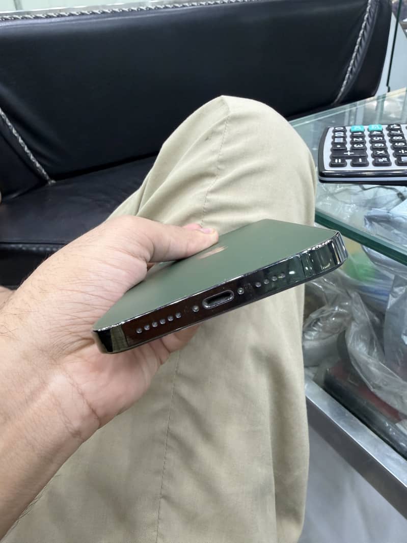 Apple iPhone 13 Pro Max 2