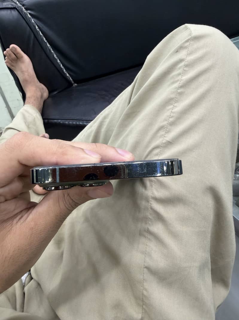 Apple iPhone 13 Pro Max 3