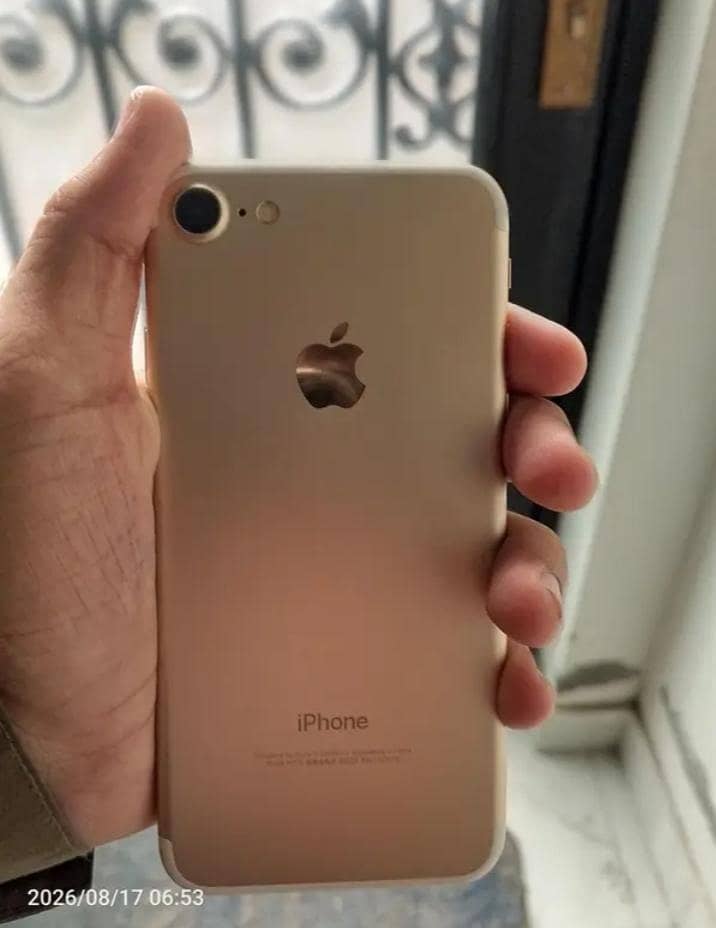 Apple iPhone 7 1
