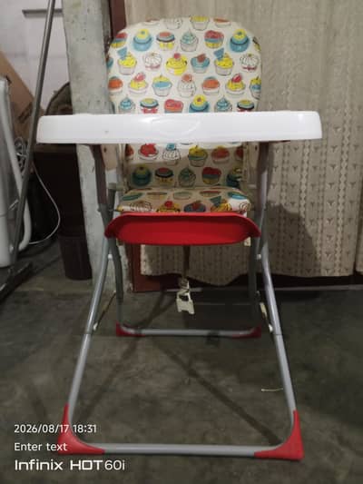 baby high chair bilkul saf condition