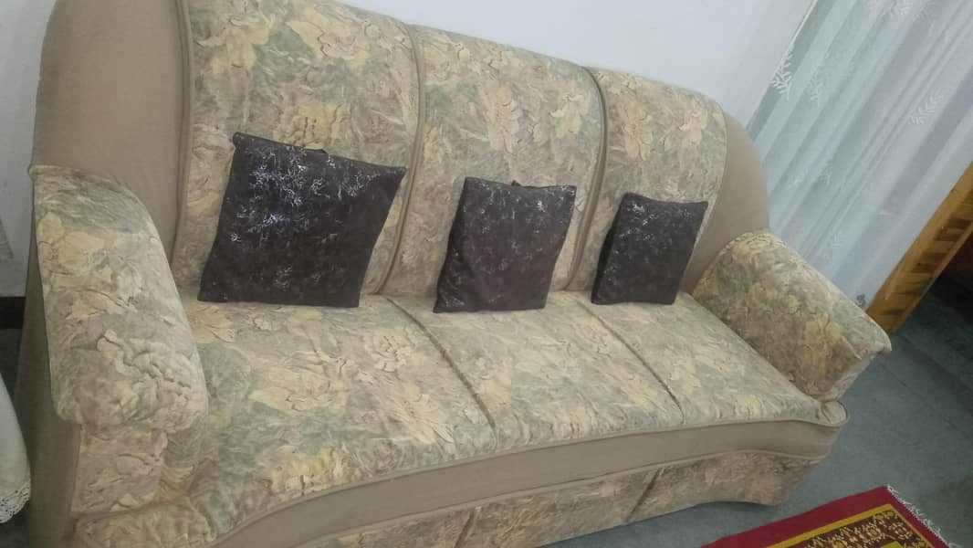 5 seater Sofa 0