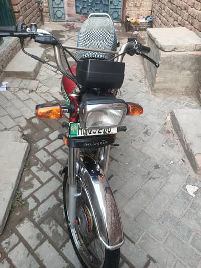cd 70 2018 model JIS Bhai ko chaya wo is nambr pr rbta kry 03176361727