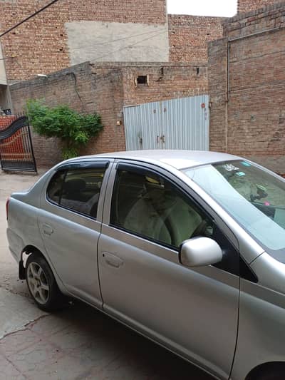 Toyota Platz 2004