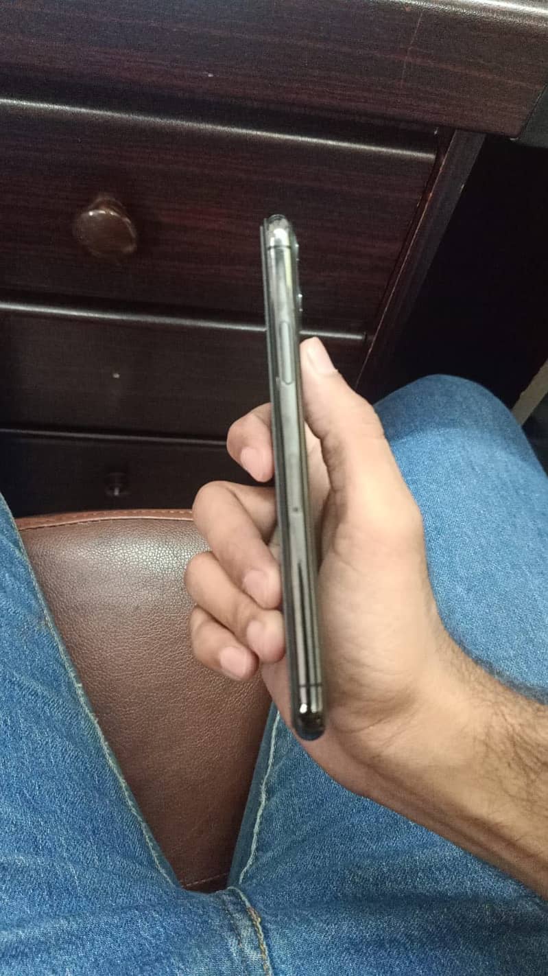 Apple iPhone 11 Pro 2
