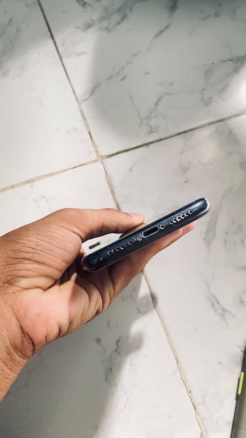 Apple iPhone XR 5