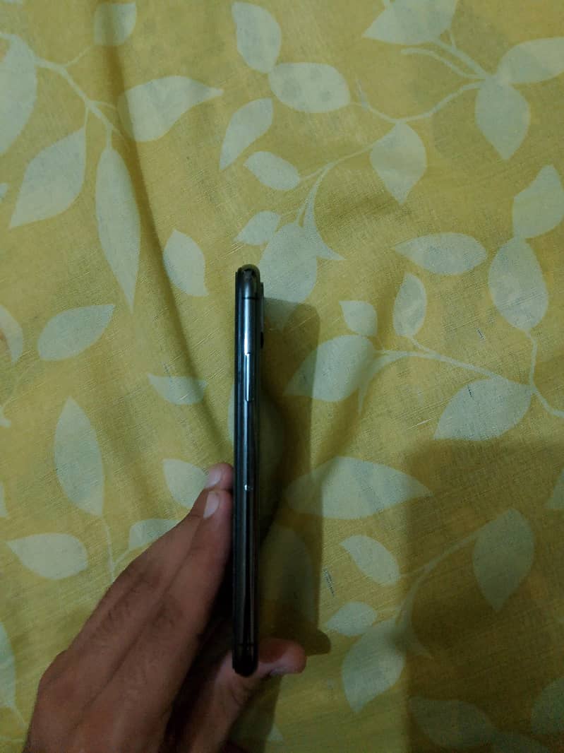 Apple iPhone XS 3