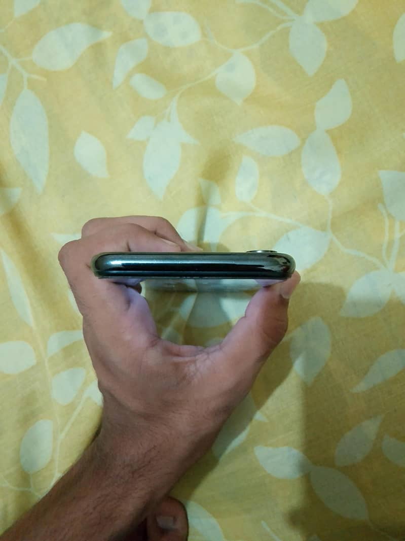 Apple iPhone XS 4
