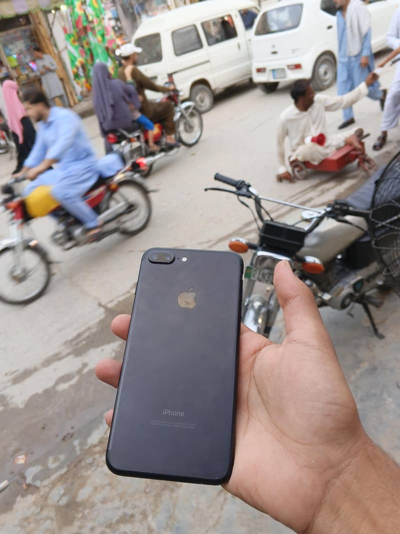 Apple iPhone 7 Plus 1