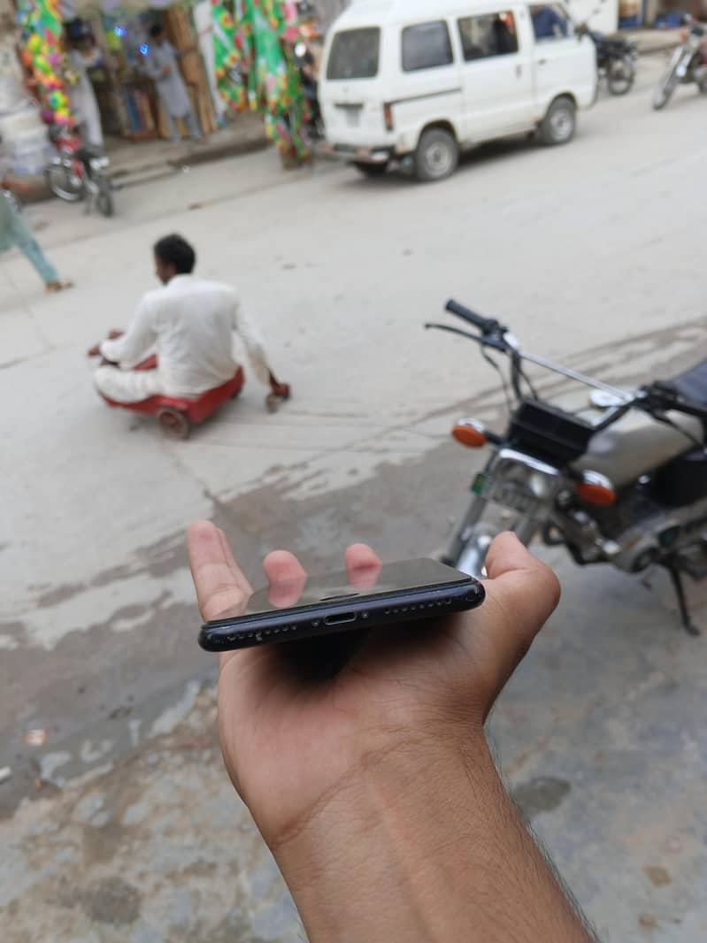 Apple iPhone 7 Plus 3