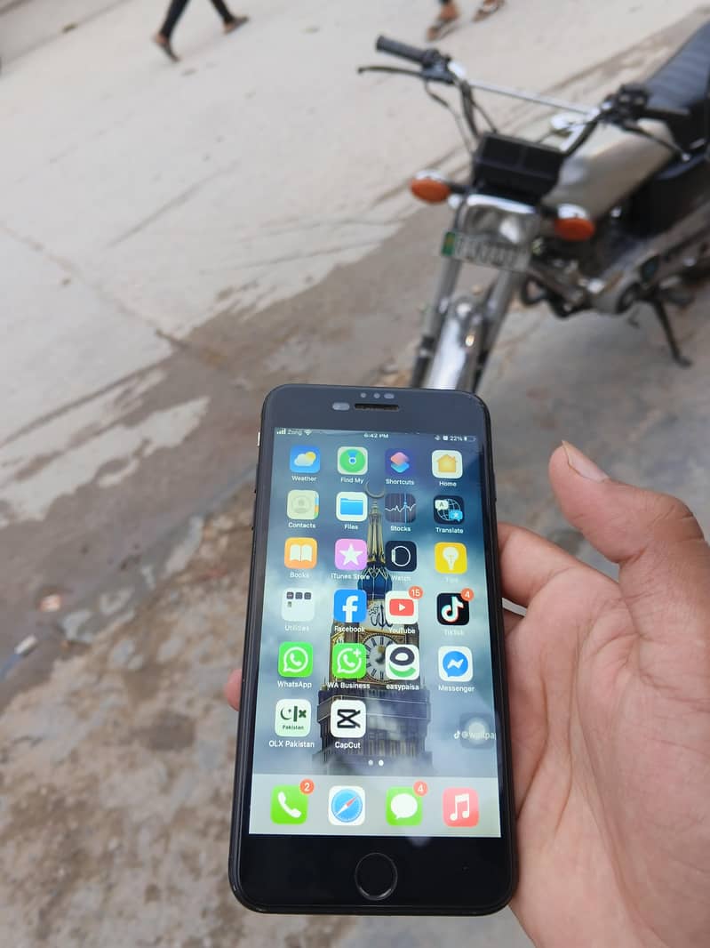 Apple iPhone 7 Plus 9
