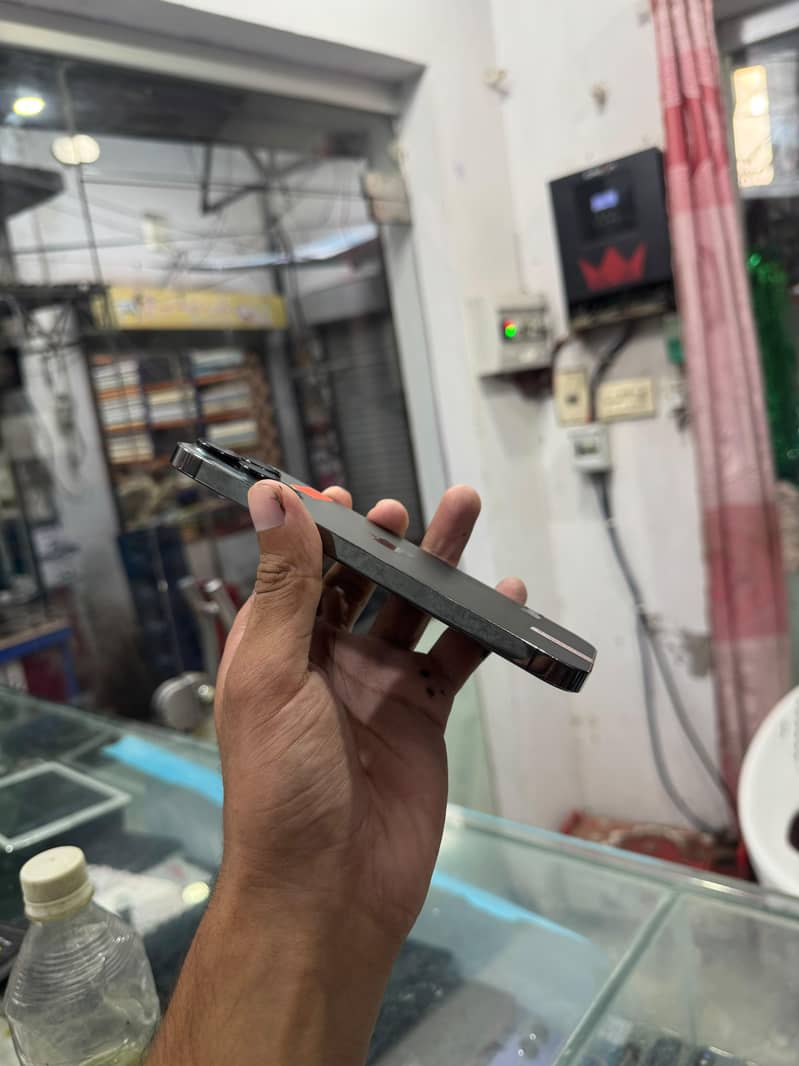 Apple iPhone 13 Pro Max 3