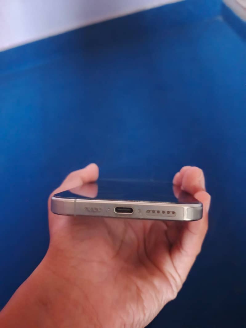 Apple iPhone 15 Pro Max 2