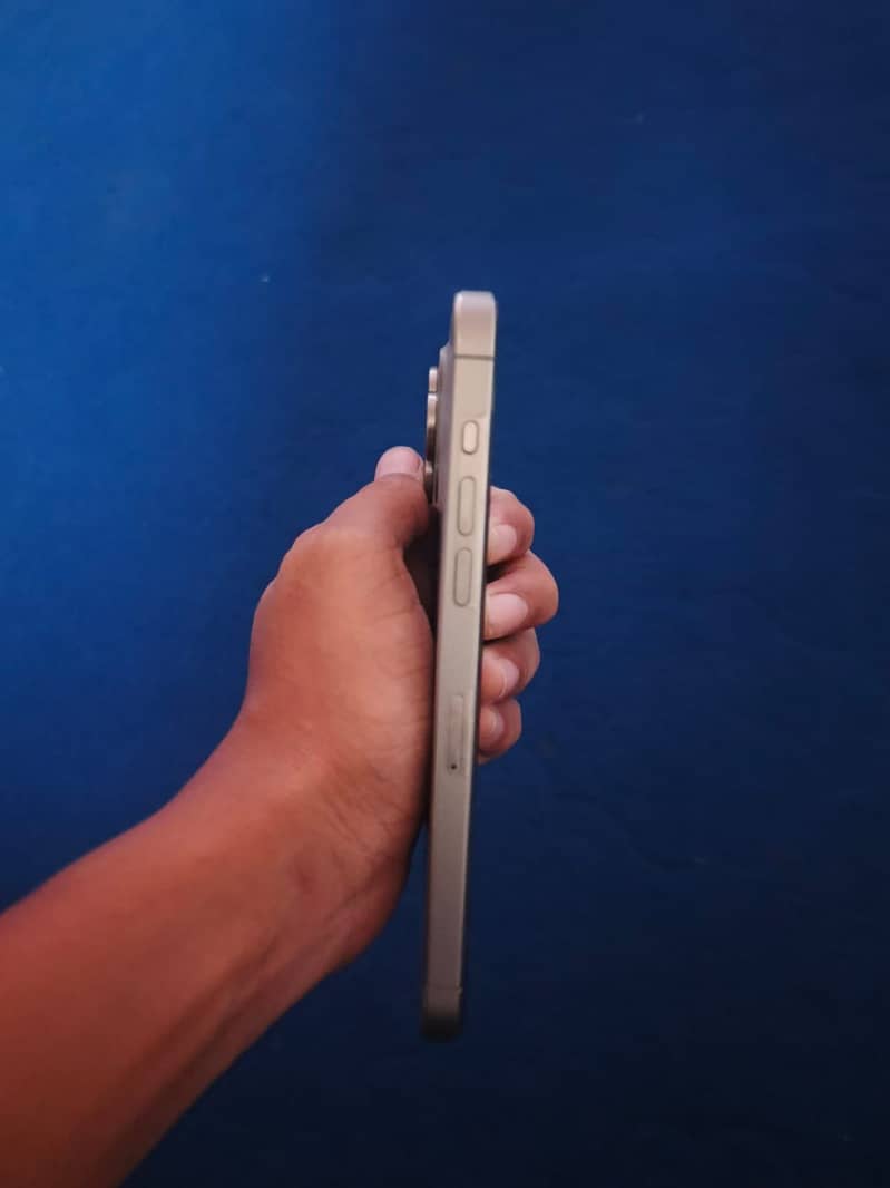 Apple iPhone 15 Pro Max 3