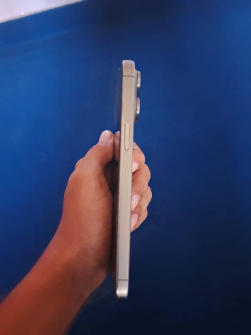 Apple iPhone 15 Pro Max 4