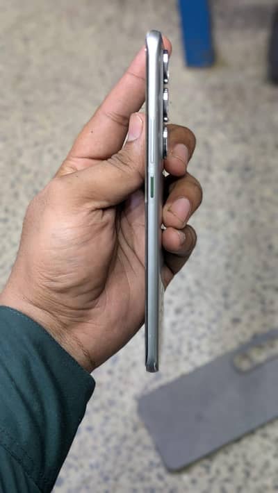 brand new 1 hand used warranty with in 5 month