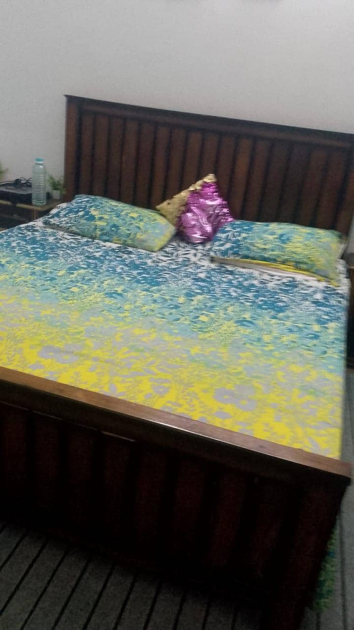 Large size bed 0