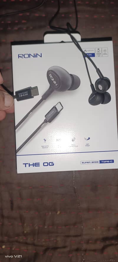RONIN  R9 typ C 1200 ki li thi 1 week sale krha hun new hai