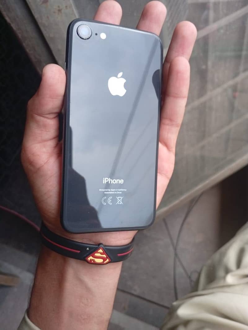 Apple iPhone 8 1