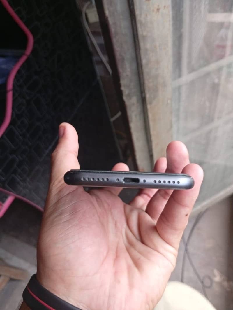 Apple iPhone 8 3