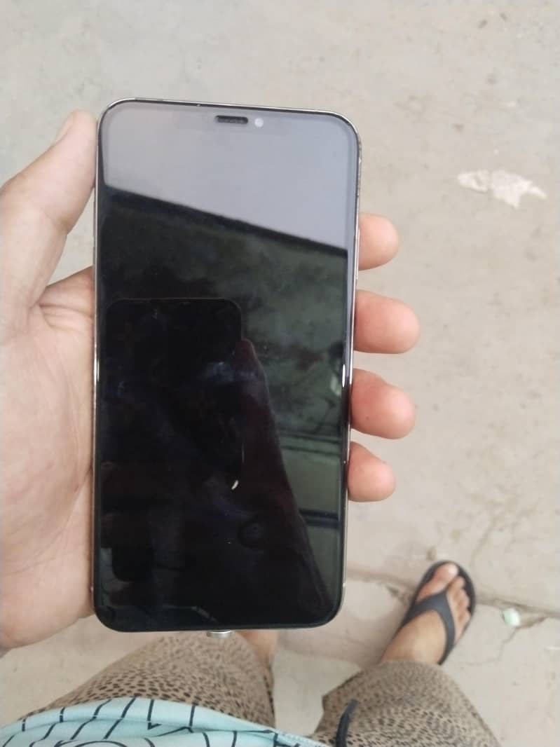 Apple iPhone XS Max 1