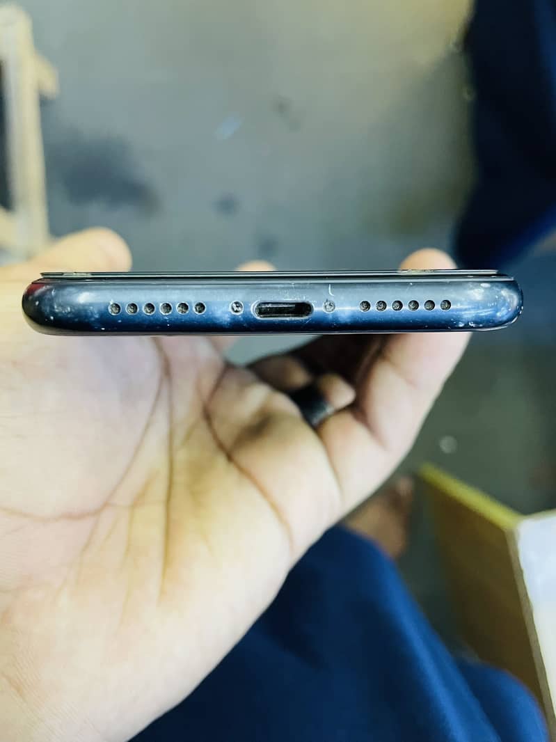 Apple iPhone XR 4
