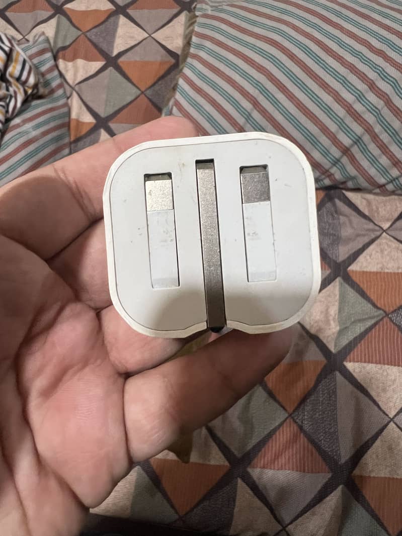 Apple original adapter 0