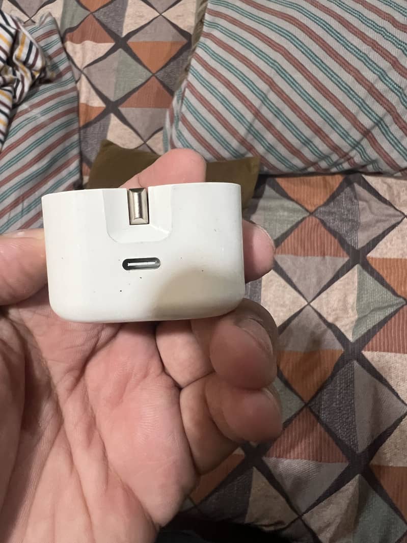 Apple original adapter 2