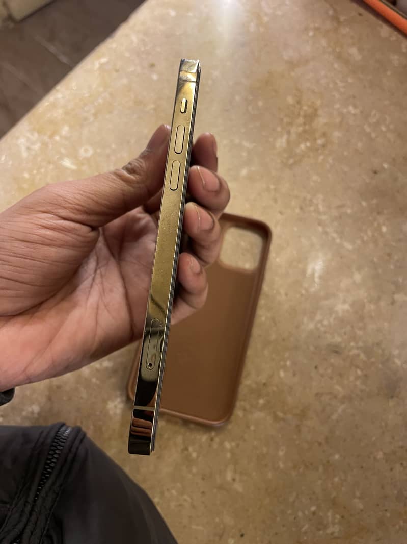 Apple iPhone 12 Pro 4